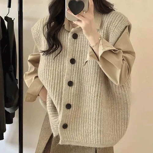 클래식 버튼 루즈핏 니트 조끼