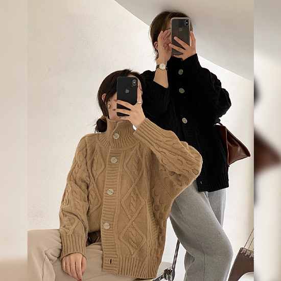 [당일발송] 꽈배기 하이넥 버튼 니트 가디건 