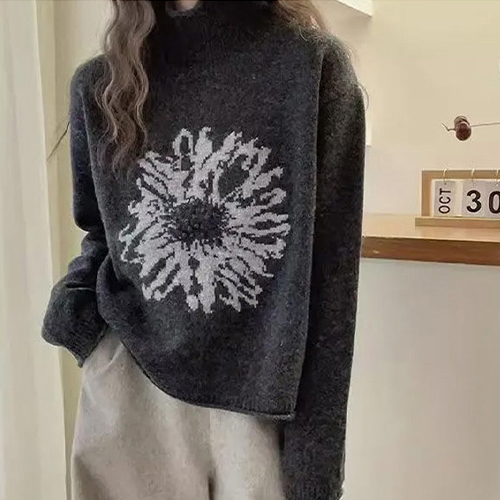 포근한 폴라넥 플라워 니트