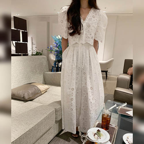 [당일배송] 플라워 펀칭 가디건&핀턱 플레어 스커트 2SET