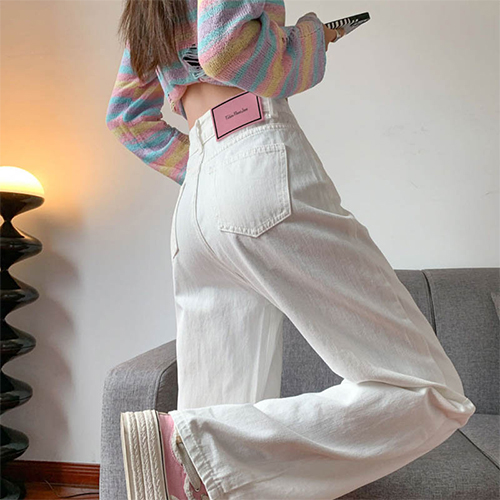 트렌디한 화이트 세미와이드 팬츠