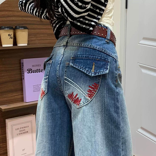 레드 자수 포인트 와이드 데님