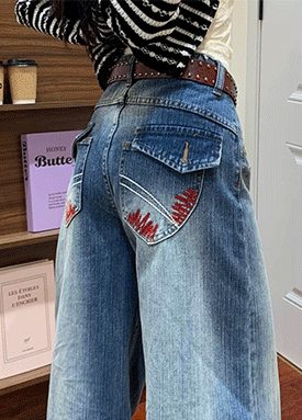 레드 자수 포인트 와이드 데님