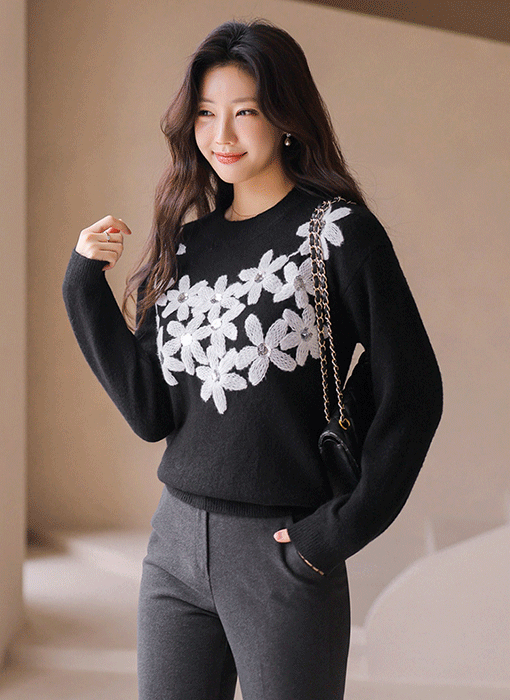 레아브 포근포근 터치감 스팽글 뜨개 플라워 자수 라운드 니트