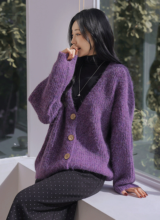 [Theonme] 에비즈 헤어리 울 우드버튼 루즈핏 브이넥 니트 가디건