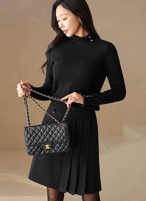 이루모 따뜻한 밍크퍼 안감 미니 골드 버튼 반하이넥 니트