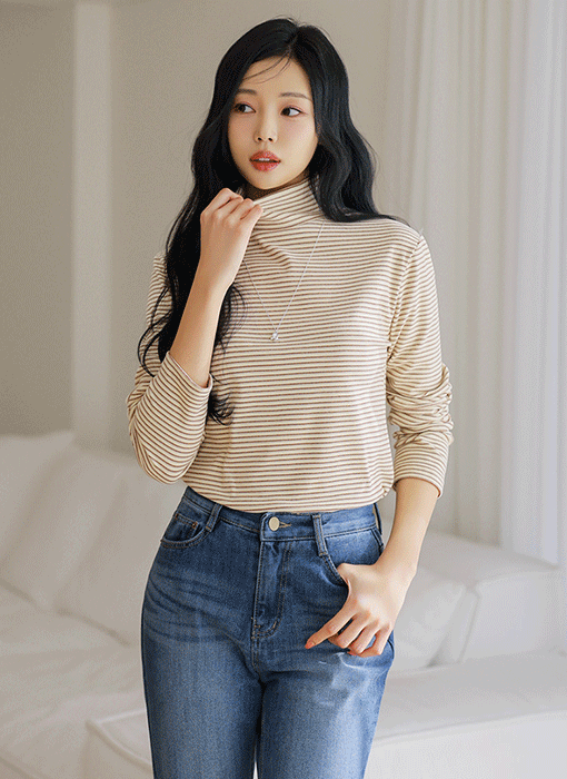 [Theonme] 멜티드 소프트 텍스쳐 스트라이프 폴라 티셔츠