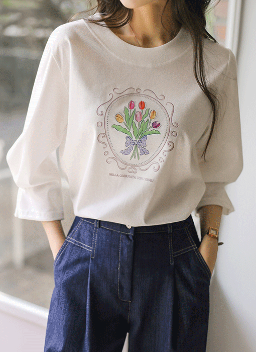 셔링 7부 소매 튤립 부케 큐빅 프레임 프린팅 티셔츠