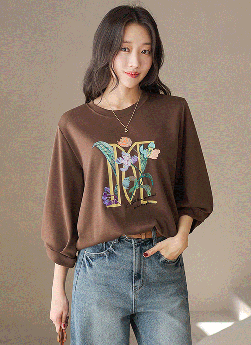 메이비 레터링 플라워 자수 프린팅 7부 튤립 소매 티셔츠
