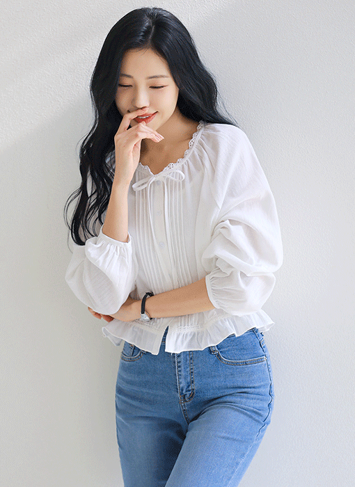 [Theonme] 제이니 레이스 리본 핀턱 플레어 블라우스