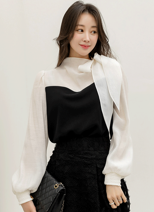 [루이스엔젤] 레어블 하트라인 배색 시스루 소매 리본 넥 블루종 블라우스