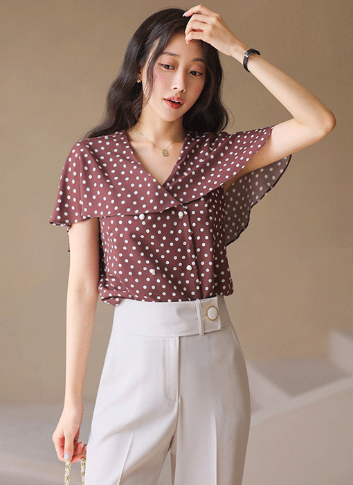 로메이 프릴 케이프 디테일 더블 버튼 도트 블라우스