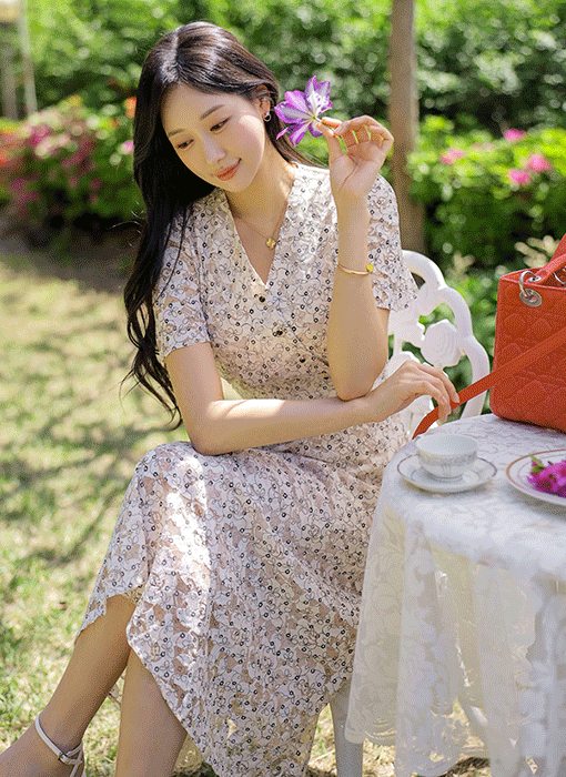 [루이스엔젤] 날개소매 랩 디자인 플레어 A라인 쟈가드 플라워 레이스 원피스