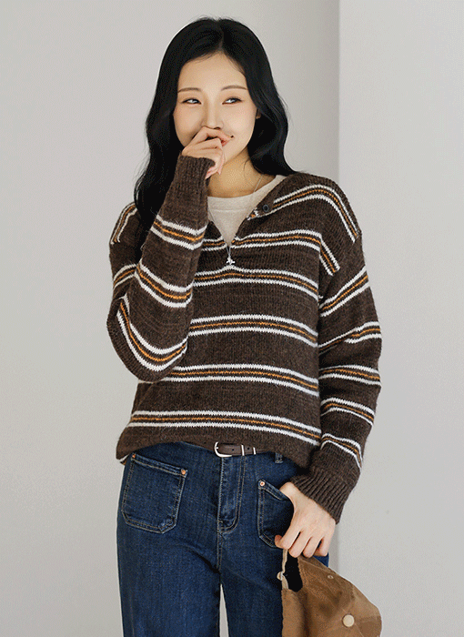 [Theonme] 오픈 헨리넥 헤어리 루즈핏 스트라이프 니트