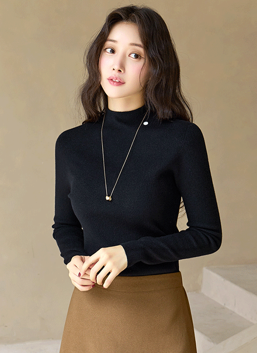[Theonme] 펜던트 반하이넥 울 블렌드 니트