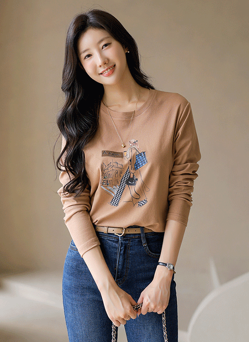 [루이스엔젤] 레이벨 유니크 걸 콜라쥬 패턴 프린팅 라운드 티셔츠