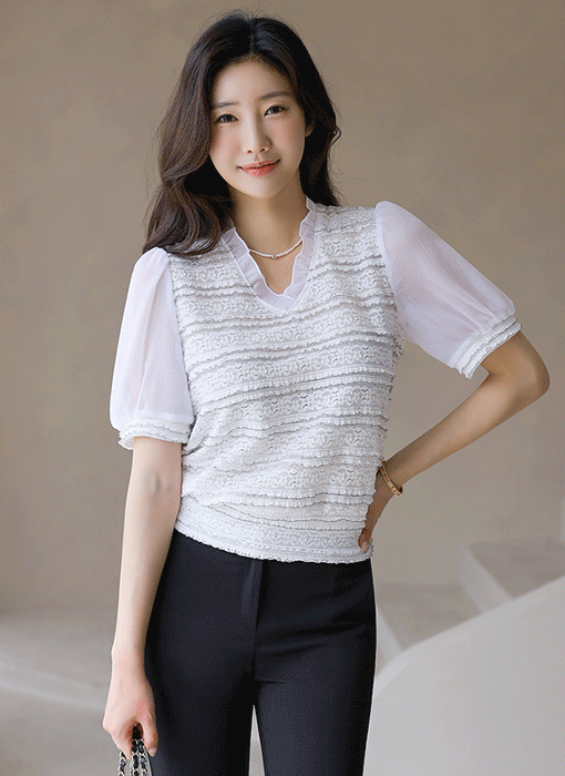[루이스엔젤] 슈에뜨 레이스 쉬폰 퍼프소매 프릴 브이넥 블라우스 티