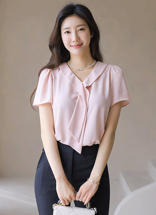 블로미 브이넥 타이 포인트 셔링 플레어소매 블라우스