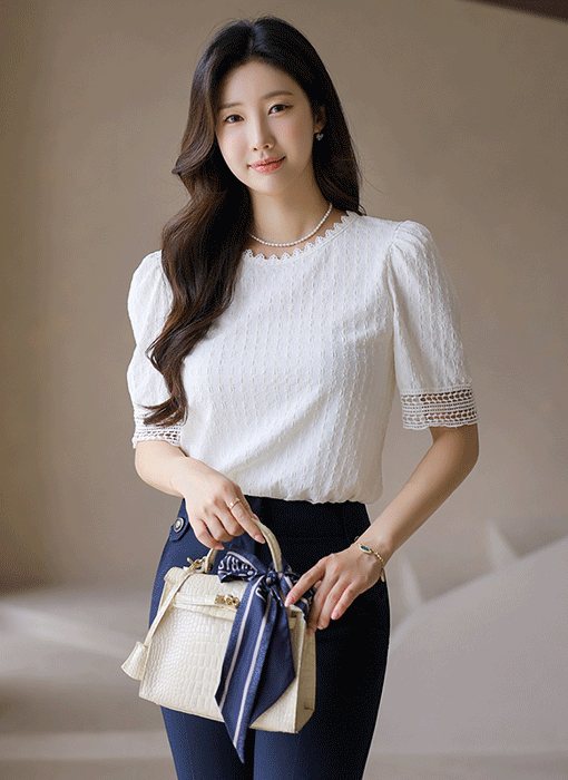 블라샤 엠보 쟈가드 펀칭 자수 레이스 배색 블라우스 티