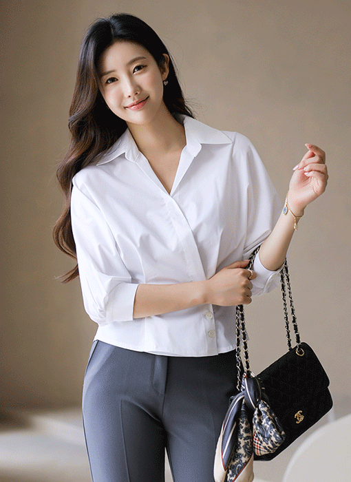 마르제 가오리 핏 사선 랩 버튼 핀턱 페플럼 블라우스