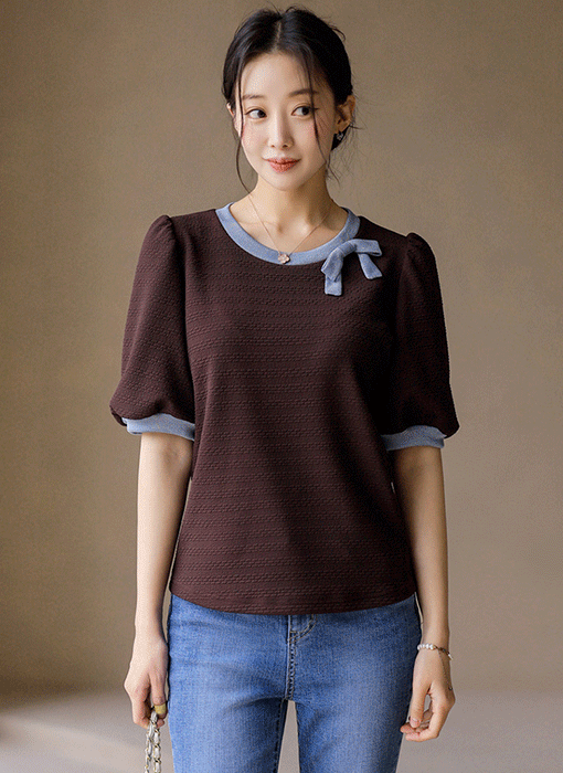 [루이스엔젤] 펄 라인 리본 배색 쟈가드 퍼프 소매 블라우스 티